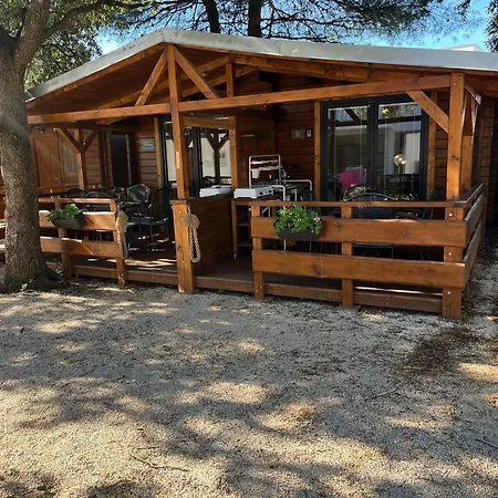 Holiday park Daisy A,b *
